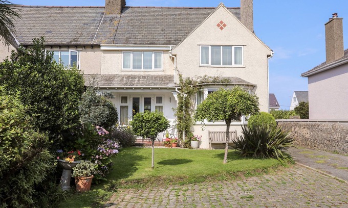Nefyn Cottage | AFALLON, family friendly, character holiday cottage in Nefyn
