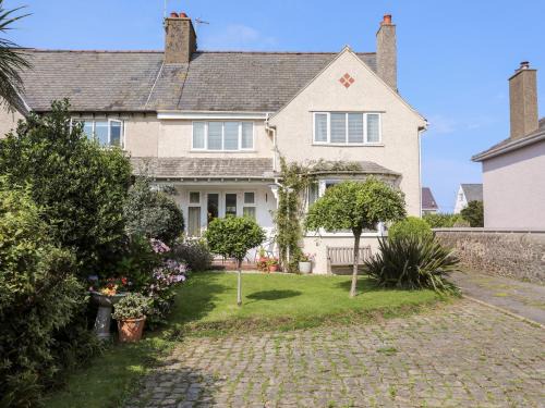 Nefyn House | Afallon
