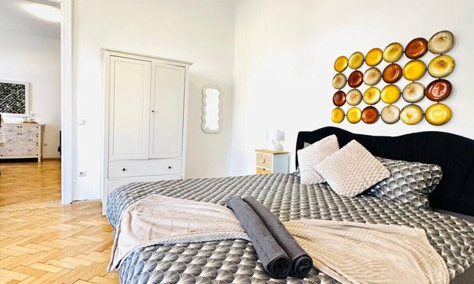 Rudolfsheim-Funfhaus Apartment | Affordable 1BR&1LR Apt, 7- Min to Westbahnhof