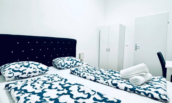 Liesing Apartment | Affordable 5BR Apartment; Near Atzgersdorf Park