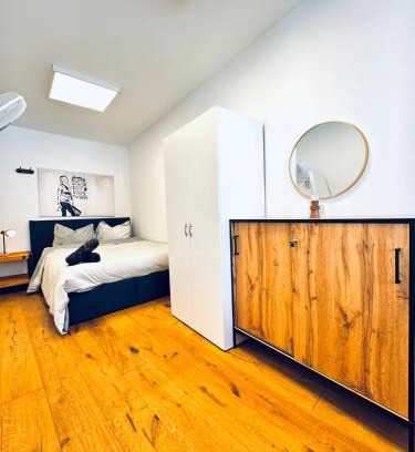 Liesing Apartment | Affordable 5BR Apartment Near Kaufpark Alterlaa