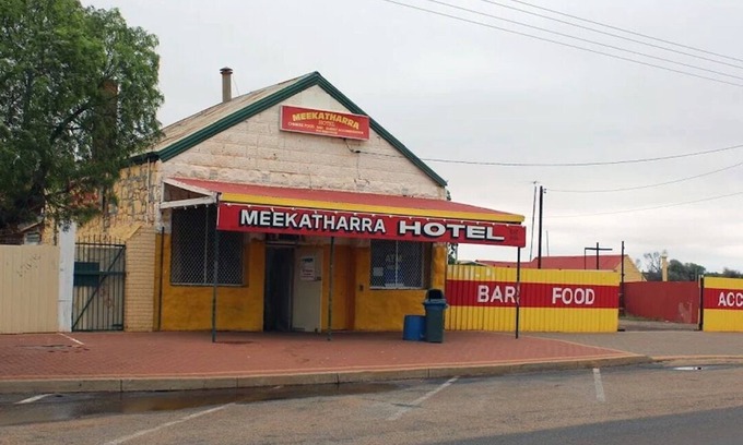 Meekatharra Hotel | Affordable and clean room with food option