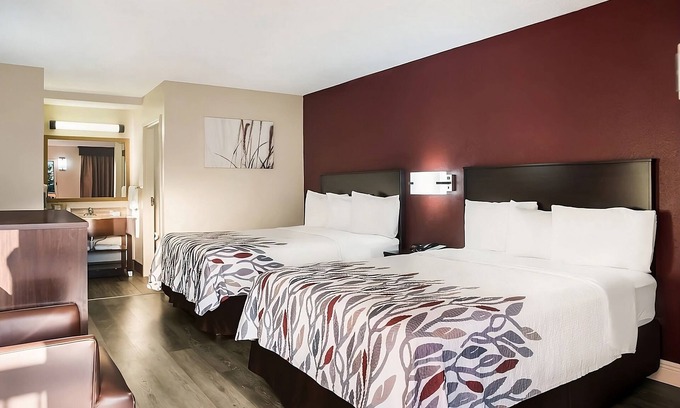 Tupelo Hotel | Affordable Comfort! Close to Tupelo Regional Airport, FREE Parking, Breakfast!