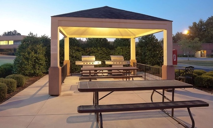 Libertyville House | Affordable & Convenient: 4 Cozy Suites w/Full Kitchen, BBQ & Pet-Friendly