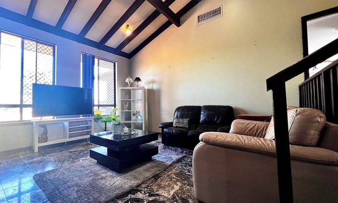 Winthrop House | Affordable Cosy Bedroom Near River/City/University/Fremantle in Shared house