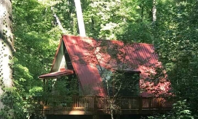 Clayton Cottage | Affordable Cute Clean, Close to downtown, hikes, falls, fishing, rafting