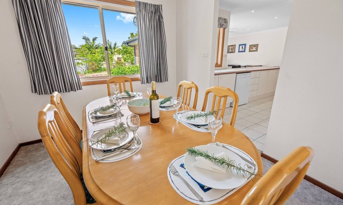 Maloneys Beach House | Affordable family beach getaway