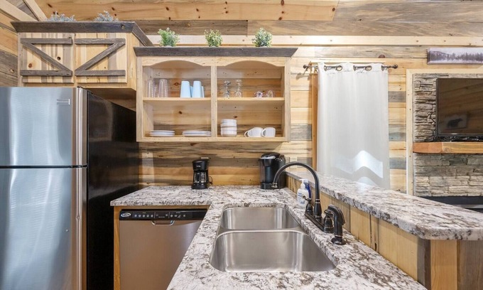 Hochatown Cabin | Affordable family cabin close to Safari Park!