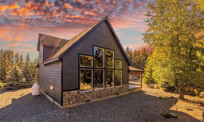 Ronald House | Affordable Family Mountain Cabin w/Silo+Spa-POOL ACCESS+Summer Specials