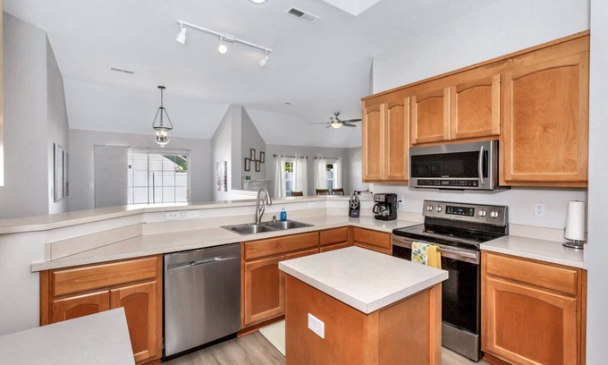 Belle Mina House | Affordable Large Family Home Close to All of Huntsville!