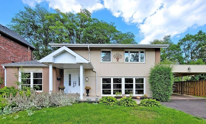 Toronto House | Affordable Luxury Modem Entire House in Toronto Centre Area