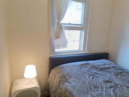 Earlwood House | Affordable Queen Room in Earlwood - EW5