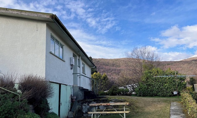 Bouvet Island House | Affordable Retro Bach in beautiful Arrowtown