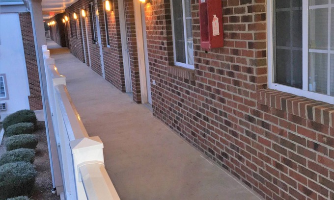Burlington Hotel | Affordable Suites Burlington