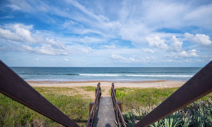 Ormond Beach Condo | After Dune Delight! 2 Bdr, 3 pools at almost private beach