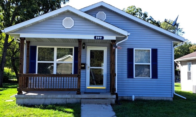 Michigan City House | Afterdune Delight NO CLEANING FEES 3 bed 1 bath just steps away from the beach