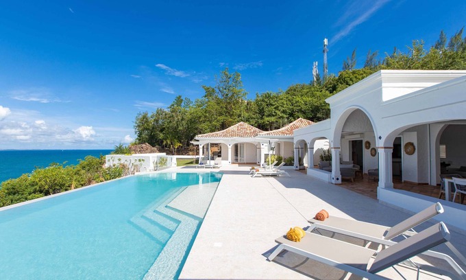 Les Terres Basses Villa | Agama in Terres Basses by Personal Villas - Discover the Stunning Amazing Views