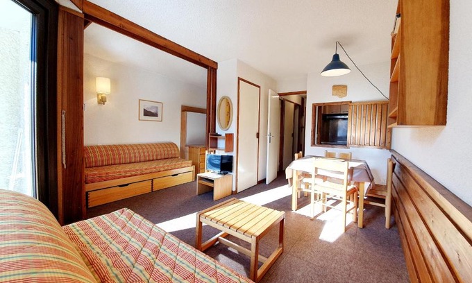 Les Orres Apartment | Agence des Orres Le Belvedere Studio coin nuit B308