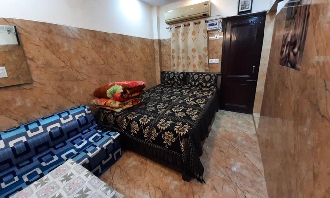 Lajpat Nagar Apartment | Aggarwal guest houses lajpat nagar, foreigners area, very safe, attached fully equipped kitchen for self cooking with gas stove and all utensils, luxury washroom, Ac, personal fridge, wifi with android tvs, cream location- cal 92,121,74,700