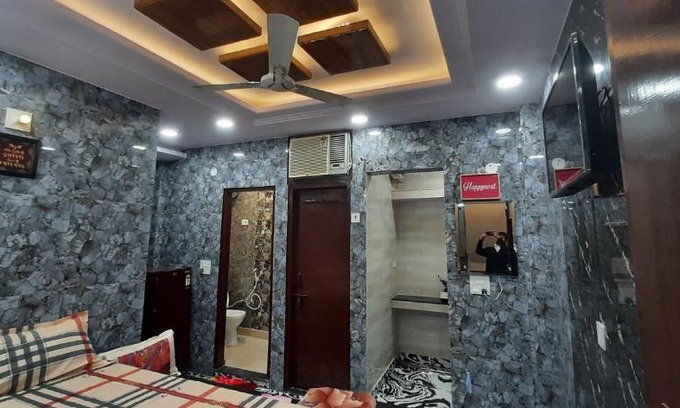 Lajpat Nagar Apartment | Aggarwal hotels & guest houses lajpat nagar luxury stay in independent flats with attached kitchen washroom and balcony cal 92121 ,74700