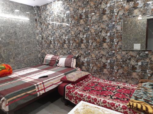 Lajpat Nagar House | Aggarwal hotels & guest houses lajpat nagar home stay in cream location of with attached kitchen and washroom in independent floor 92121,74,700