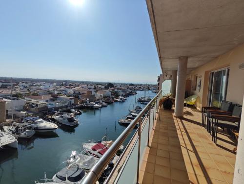 Roses Town Center Apartment | Agi Cap Trencat