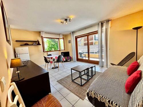 Annecy-le-Vieux Apartment | Agréable 2 pièces avec terrasse, parking, proche lac et commerces à Annecy - FR-1-432-6