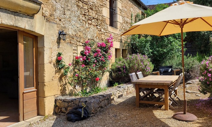 Vezac House | Agréable Maison en Pierres, à Quelques Minutes des Châteaux