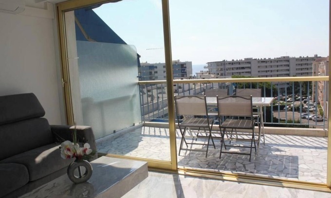 Cros-de-Cagnes Apartment | Agréable T2 Climatisé, Accès Piscine Privée, 6eme Avec Ascenseur, vue mer à 50 m