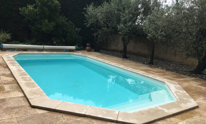 Roquemaure House | Agréable Villa Avec Cour Privée, Jardin Avec Barbecue, Terrasse et Piscine