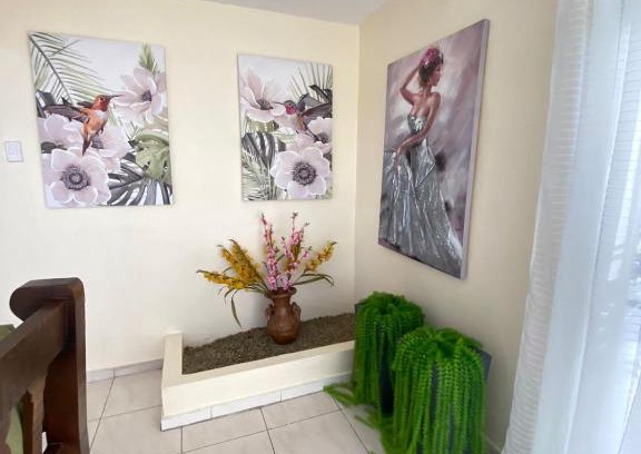 Santiago Province House | Agradable Casa Con Estacionamiento Privado