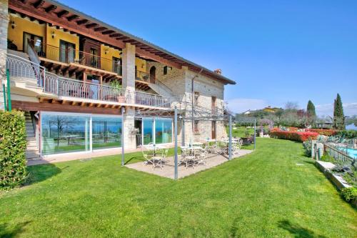 Padenghe sul Garda House | Agriturismo Cascina Crocelle - Lake View and Heated Pool