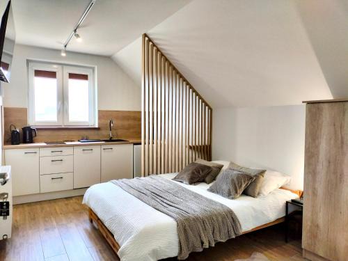 Beczkow House | Agroturystyka Jodłowa - rodzinne apartamenty w centrum Gór Świętokrzyskich - sala zabaw, zwierzęta, bilard