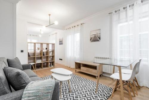 Puerta del Angel Apartment | AH-Apartamentos de Diseño en Madrid Río