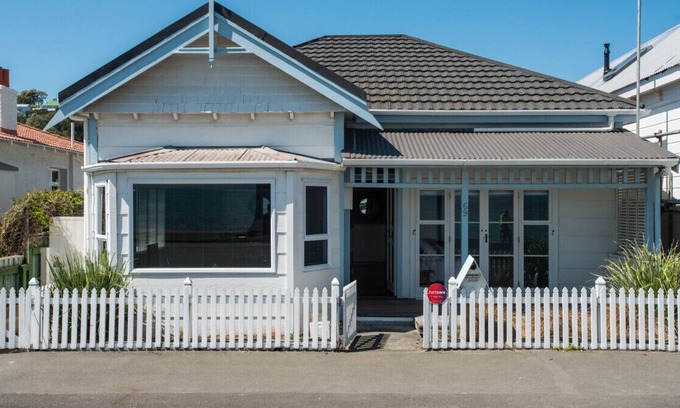 Ahuriri House | Ahuriri Cottage - Napier Holiday Home