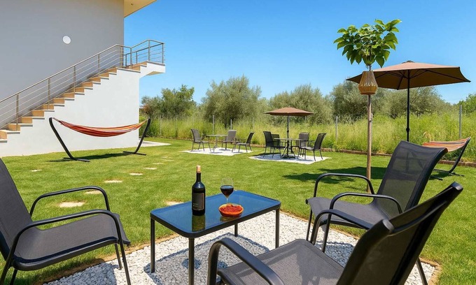 Asprovalta Apartment | Aigli Garden Getaway, Escape Close to Vrasna Beach