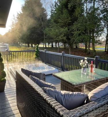 Allerthorpe House | Ailsa Lodge with Hot Tub