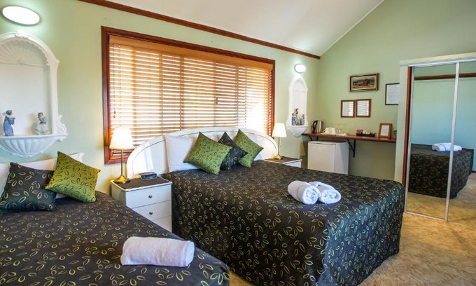 Redcliffe Bed & Breakfast | Ainslie Manor Guest House