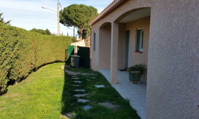 Laroque-des-Alberes House | Air-conditioned gîte with shared pool near Argelès sur Mer