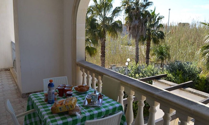 Roca Vecchia Apartment | Air-conditioned Apartment Near The Beach With Spacious Balcony & Garden, Pets