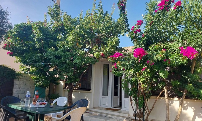 Le Grau-Du-Roi House | air-conditioned house, well equipped, veranda, jacuzzi, quiet garden, close to everything