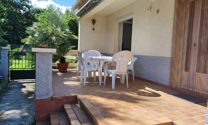 Palau-del-Vidre Villa | Air-conditioned villa with large garden, pets allowed