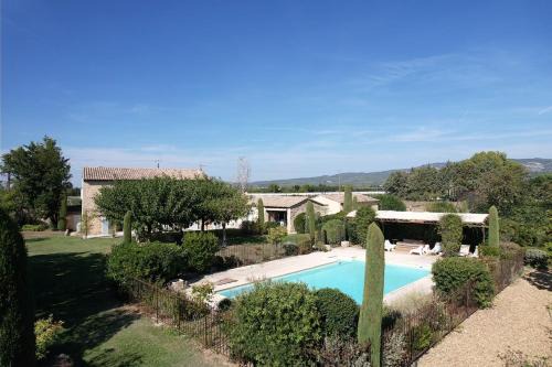 Pont Royal Villa | Air-conditioned Provençal farmhouse with private pool, view magnificent, located in Lagnes, close Isle S/Sorgue, 9 people