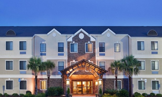 Eden Condo | Air-Conditioned Suite Near the Savannah Airport | Seasonal Pool Access