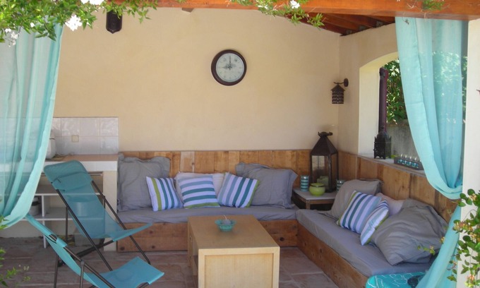 Uzes Villa | Air-conditioned villa 6 people and pool house fully equipped at 800m from the center of Uzes