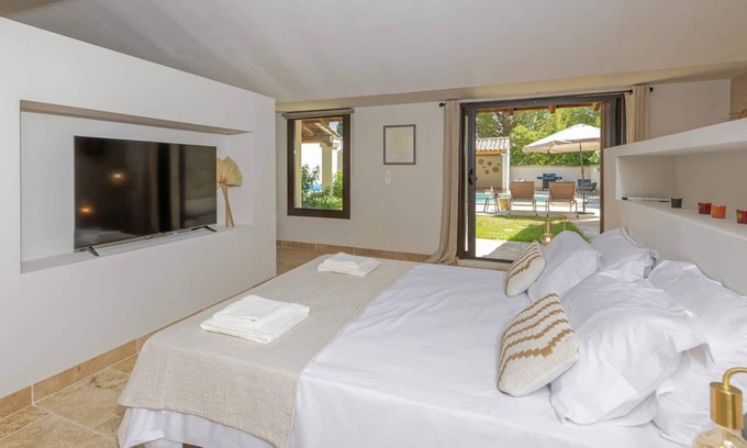 Maillane House | Air-conditioned villa in Maillane, Alpilles, heated swimming pool, table tennis, pétanque, billiards,.