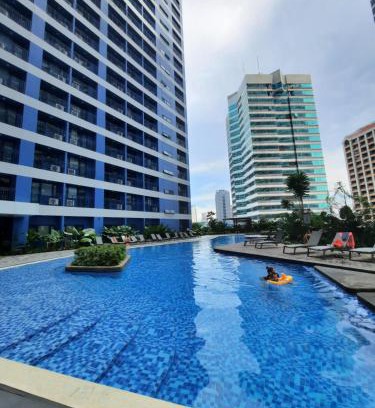 San Antonio Apartment | Air Residences-Stylish&Comfort Stay High flat with balcony