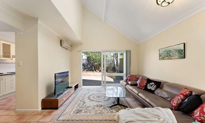 Cremorne House | Aircabin | Neutral Bay | Cheerful | 2 Beds House