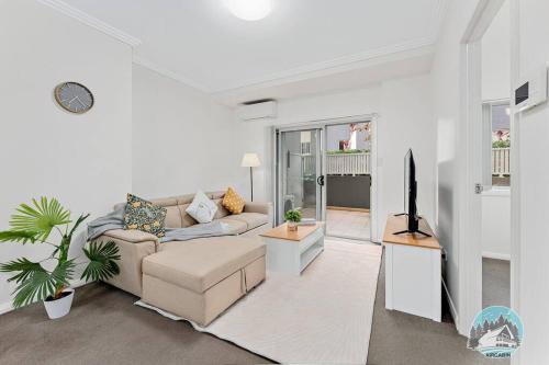 Wentworthville Apartment | Aircabin - Wentworthville - 2 Beds Apt Free Park