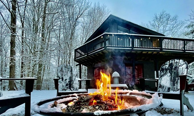 Blakeslee Ski Chalet | AIRE - Zen Oasis Retreat Private/Hotub/Sauna/Pool Table/Poker/Firepit/Bbq